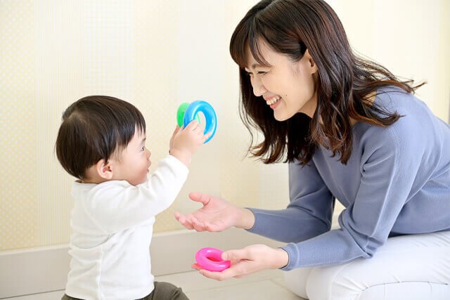 お母さんと子どもの写真