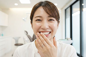 笑顔の女性